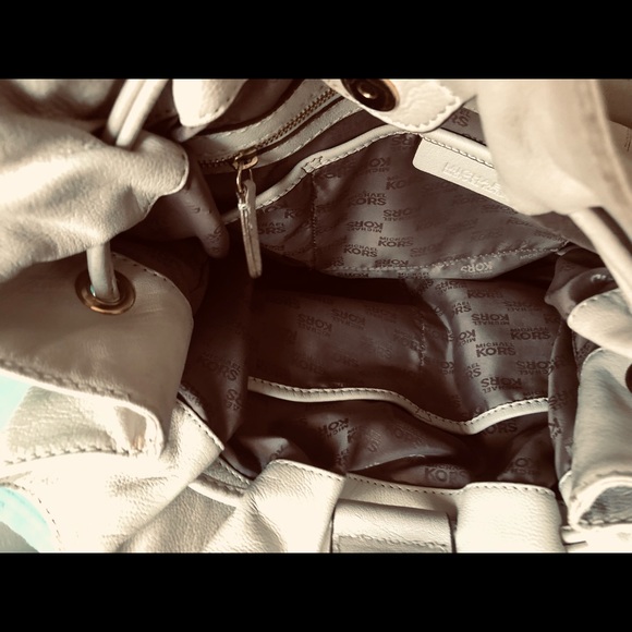 Michael Kors crème soft leather hobo and matching checkbook wallet/wristlet - Picture 4 of 7